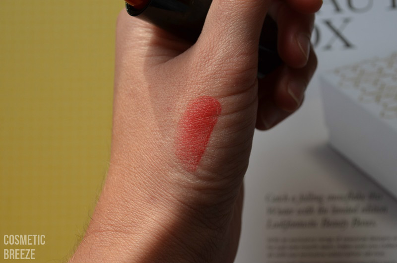 LOOKFANTASTIC BEAUTY BOX DE NOVIEMBRE - BELLAPIERRE Cosmetics - lipstick - labial rojo swatch color rojo